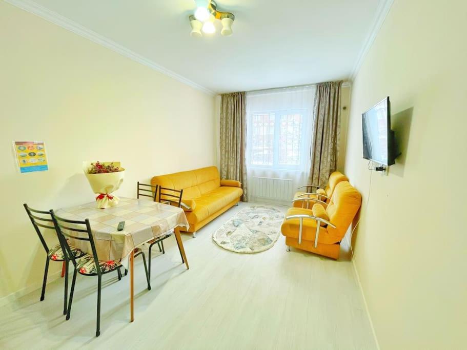 Уютная Квартира В Центре Возле Адк Almaty Exterior foto