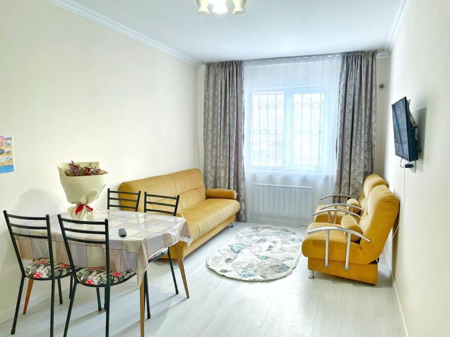 Уютная Квартира В Центре Возле Адк Almaty Exterior foto
